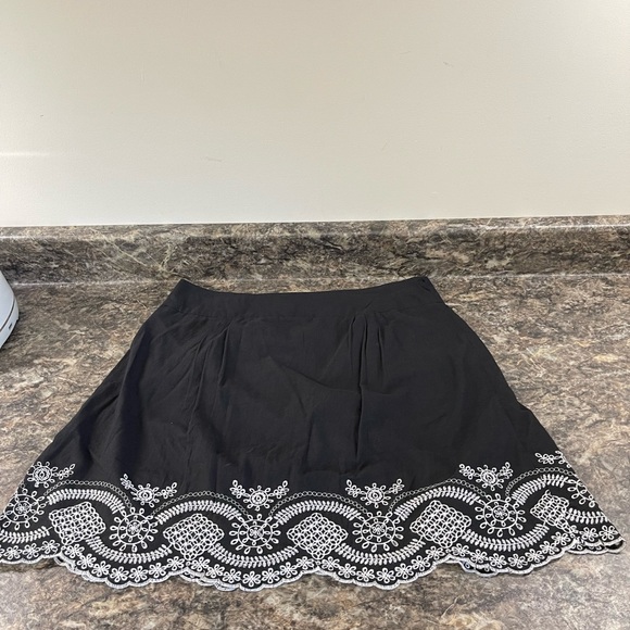 Speechless Juniors  Black A-Line Skirt with White Embroidery Size 9 - Picture 2 of 7